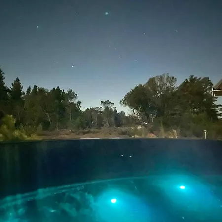 度假居 Unique Location On A Large Sunny Natural Plot