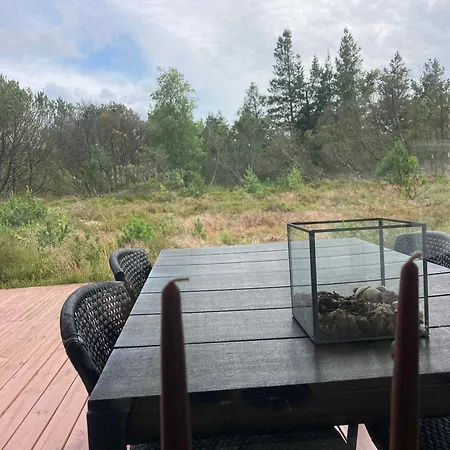 Unique Location On A Large Sunny Natural Plot 度假居