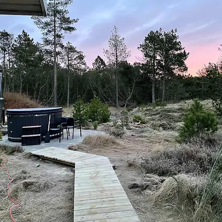 Unique Location On A Large Sunny Natural Plot 度假居